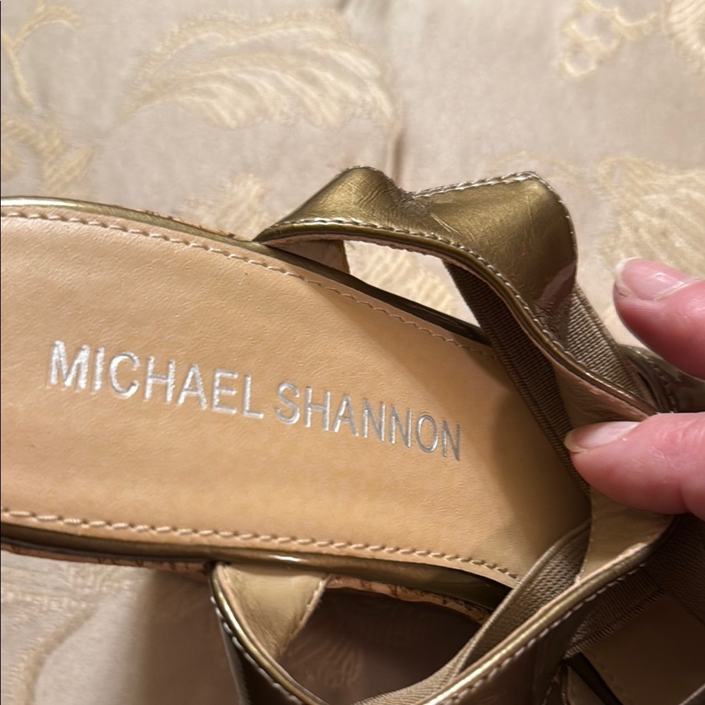 Michael Shannon Metallic Gold Wedges - Picture 6 of 7
